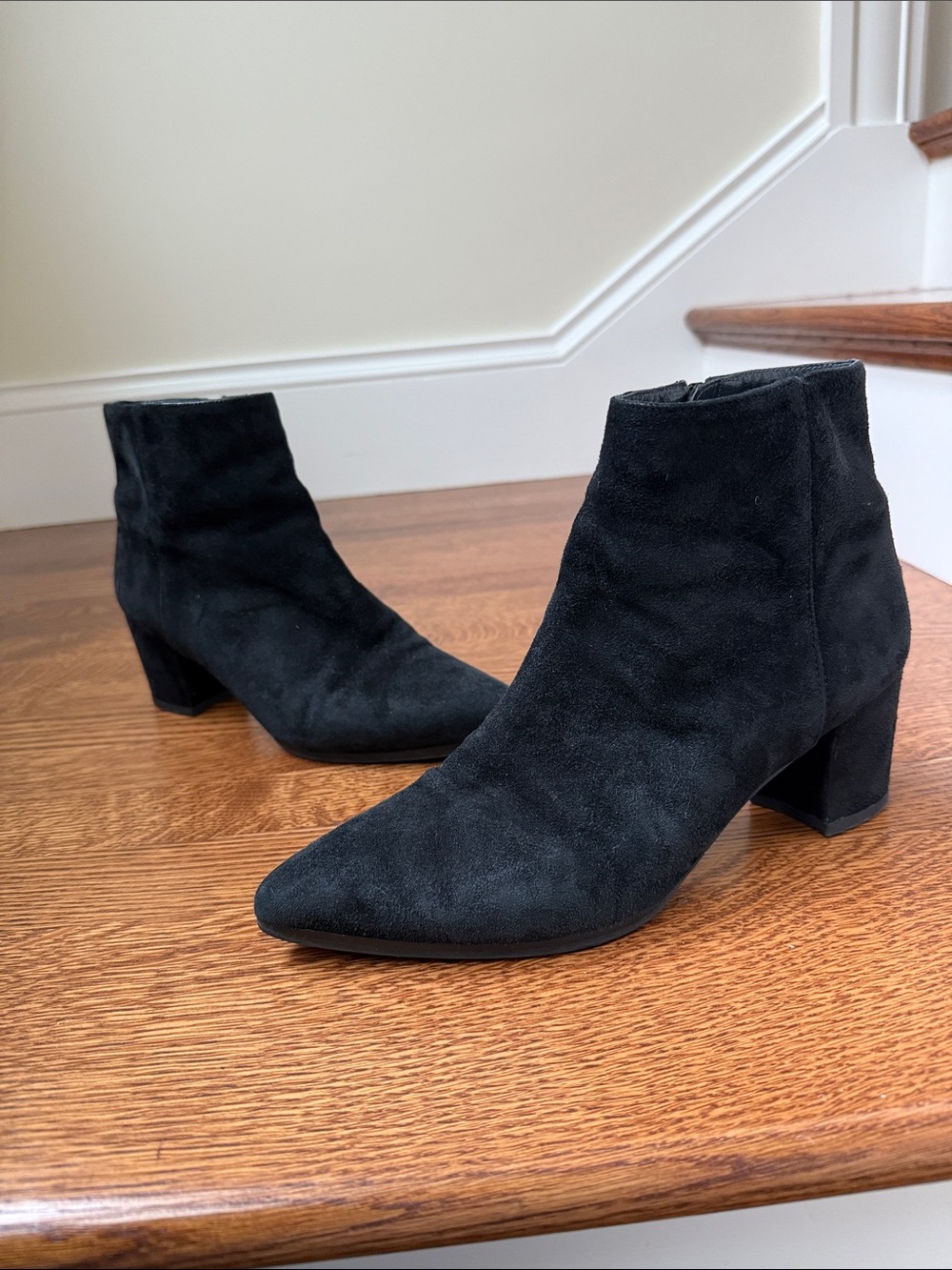 STUART WEITZMAN Suede Leather Black Ankle Boots Pointed Toes Sleek Heeled 8.5